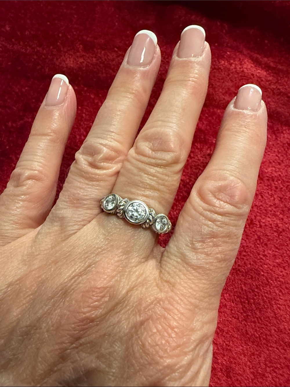 Signed Judith Ripka Sterling Silver 6.5grams Three-Stone Bezel cz Ring like new